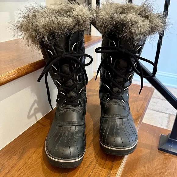 Sorel waterproof boots - Picture 2 of 4